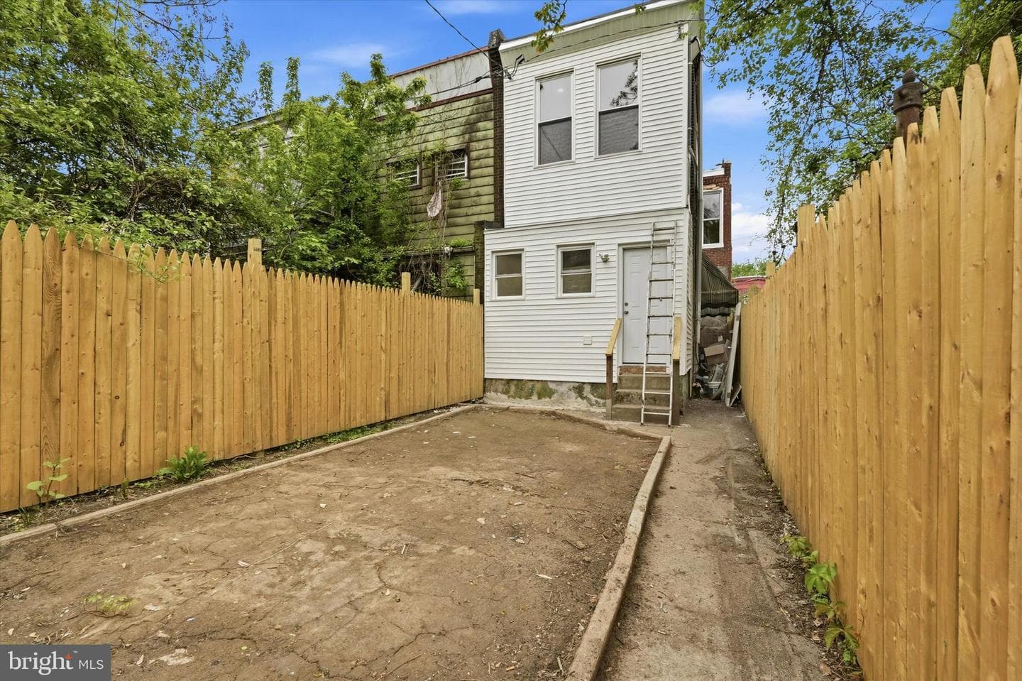 2235 W Ontario Street photo 24
