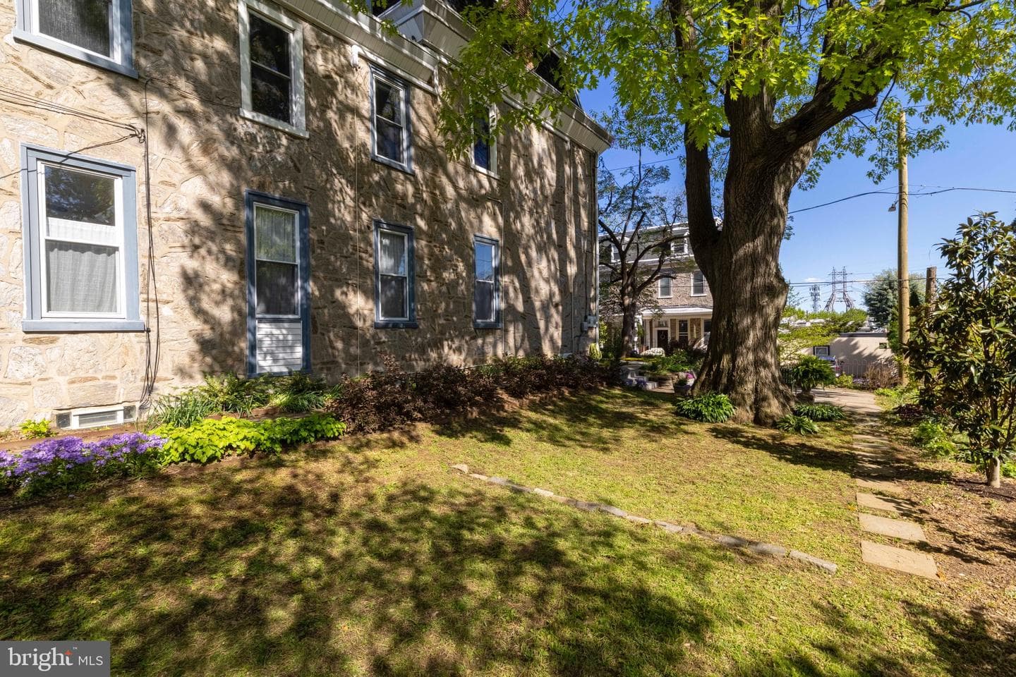 3521-23 Ainslie Street photo 40