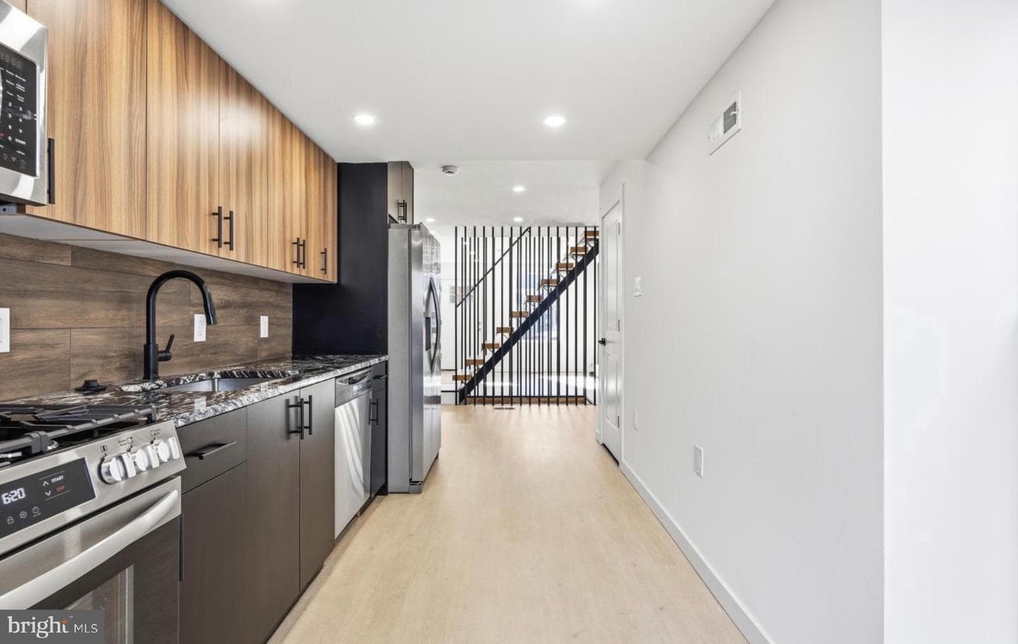 1819 E Albert Street photo 6