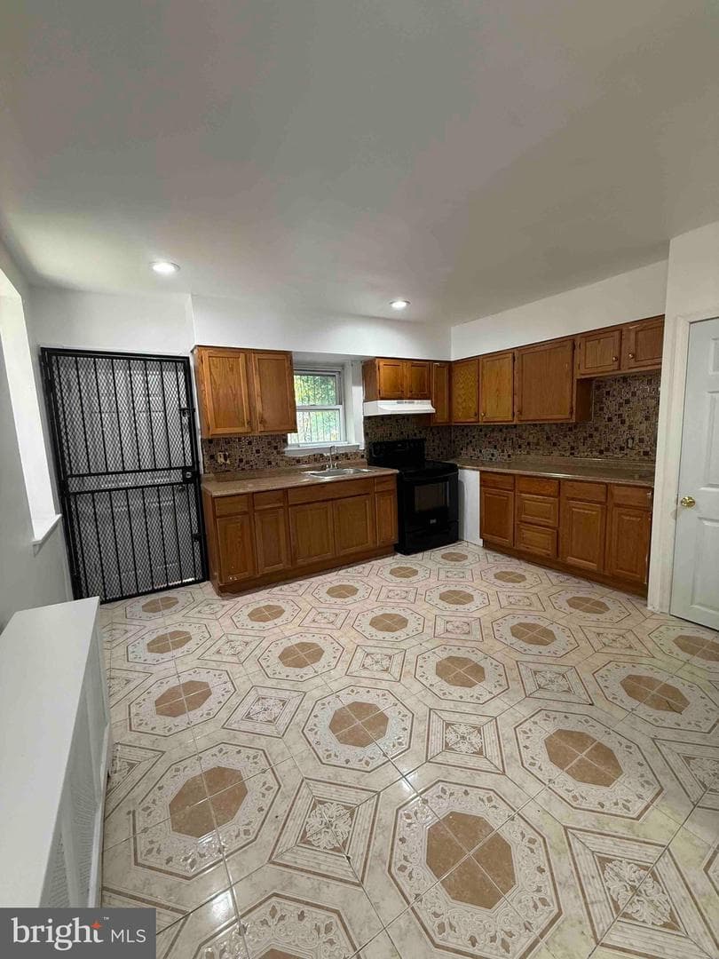 2118 S Frazier Street photo 7
