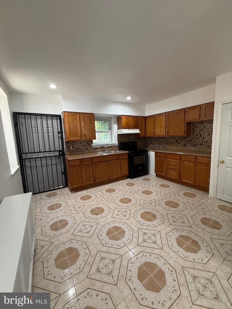 2118 S Frazier Street photo 8