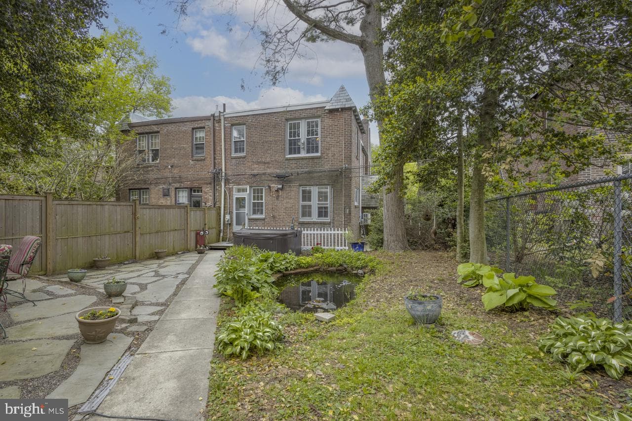 606 E Durham Street photo 28