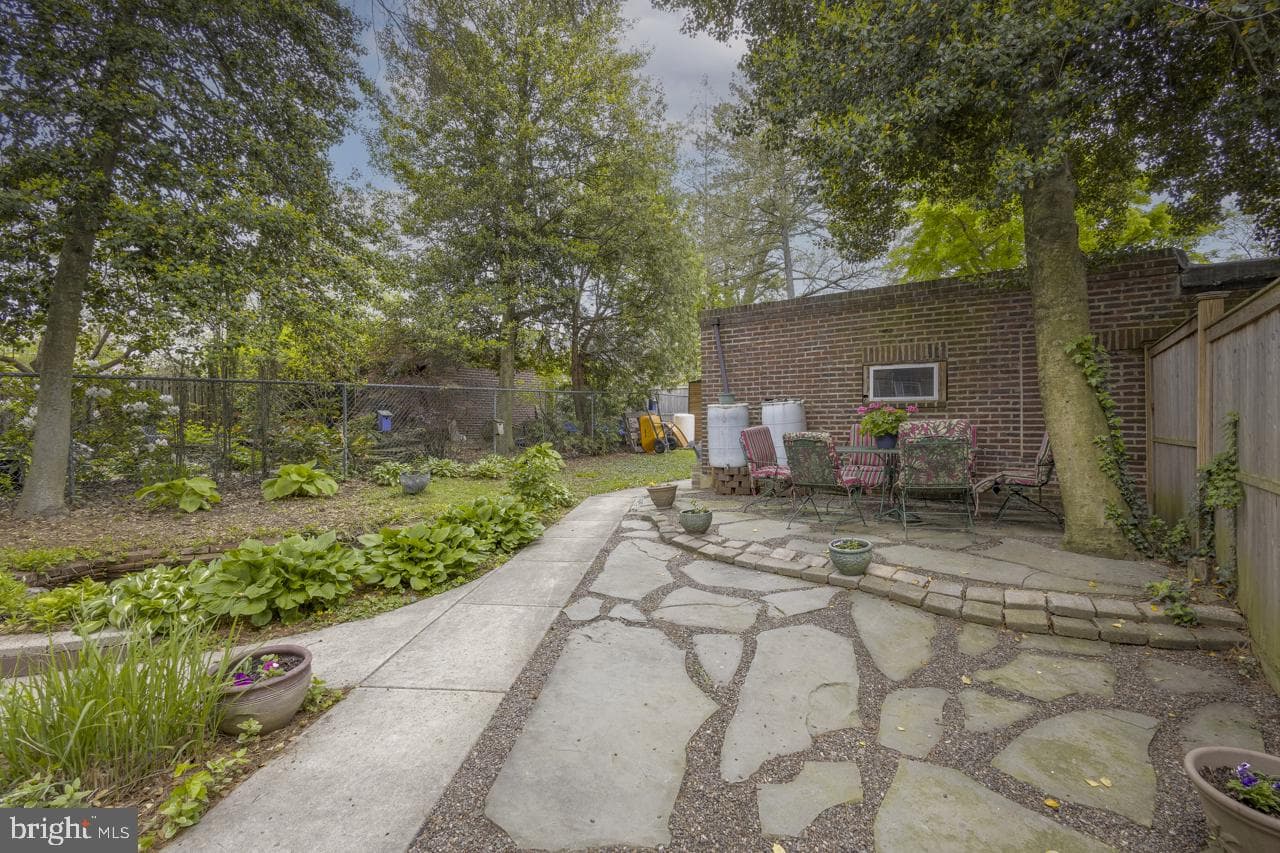 606 E Durham Street photo 30
