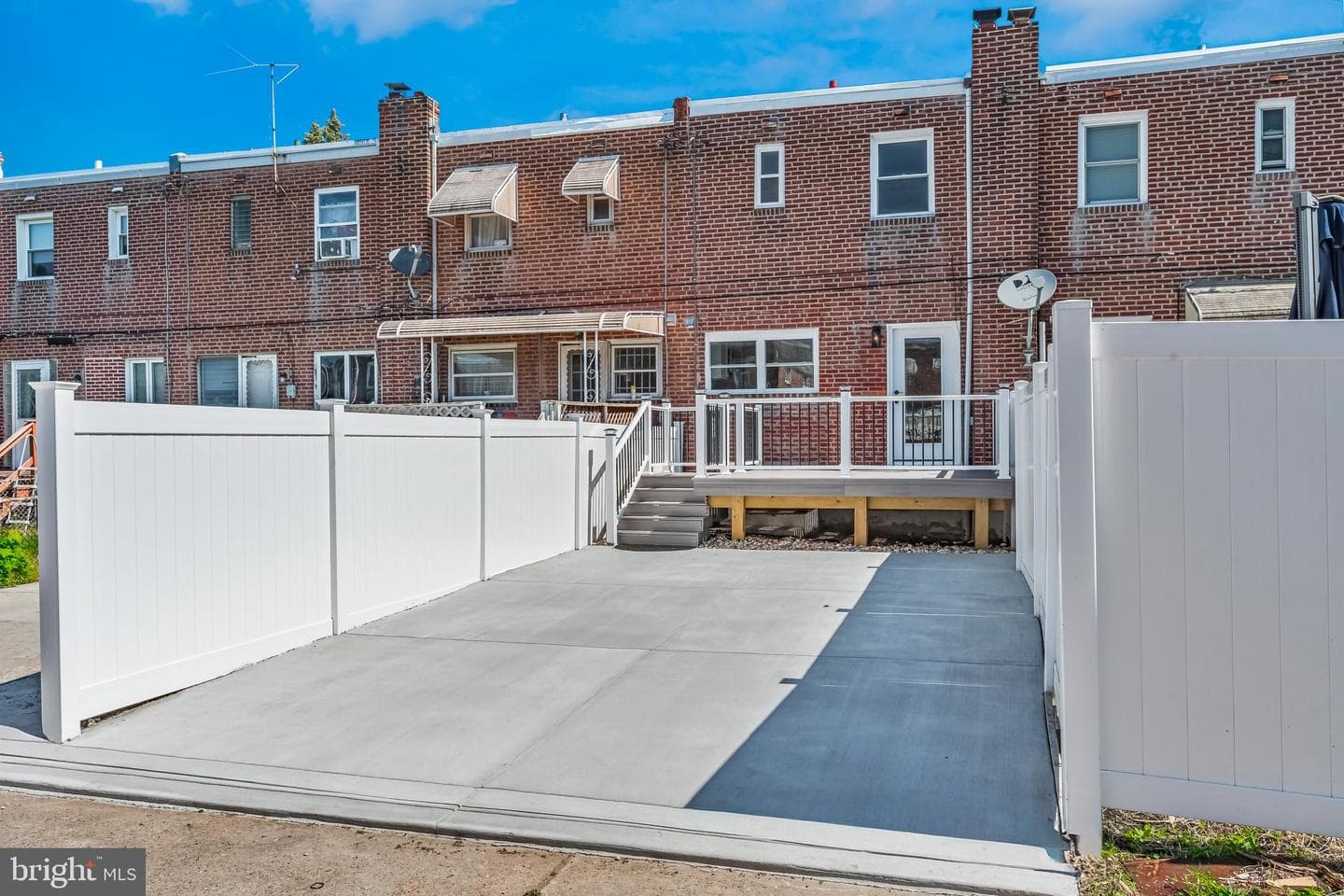 1622 E Howell Street photo 12