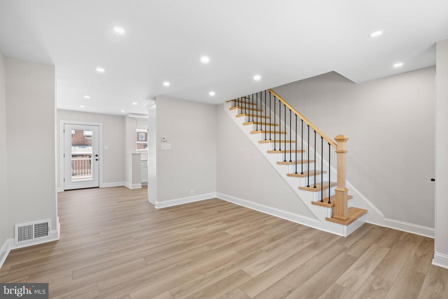 1622 E Howell Street photo 15