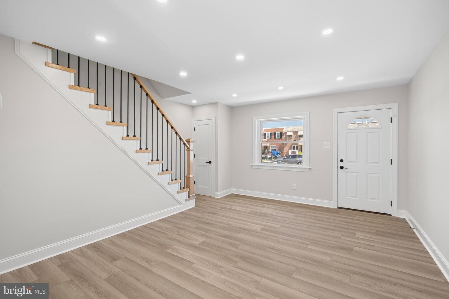 1622 E Howell Street photo 17