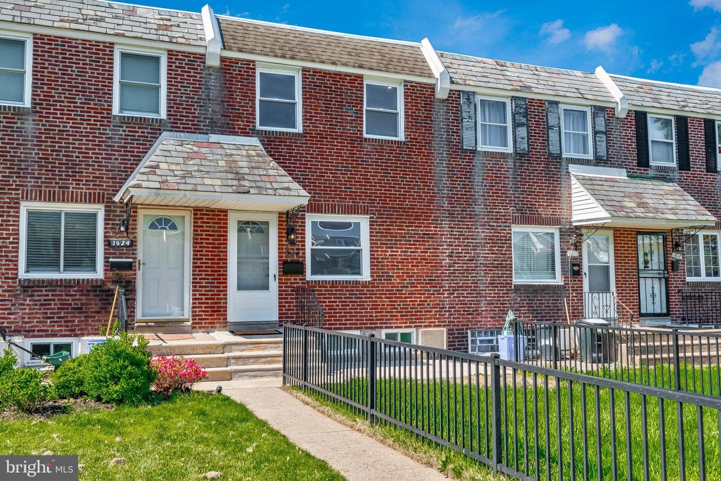 1622 E Howell Street photo 2