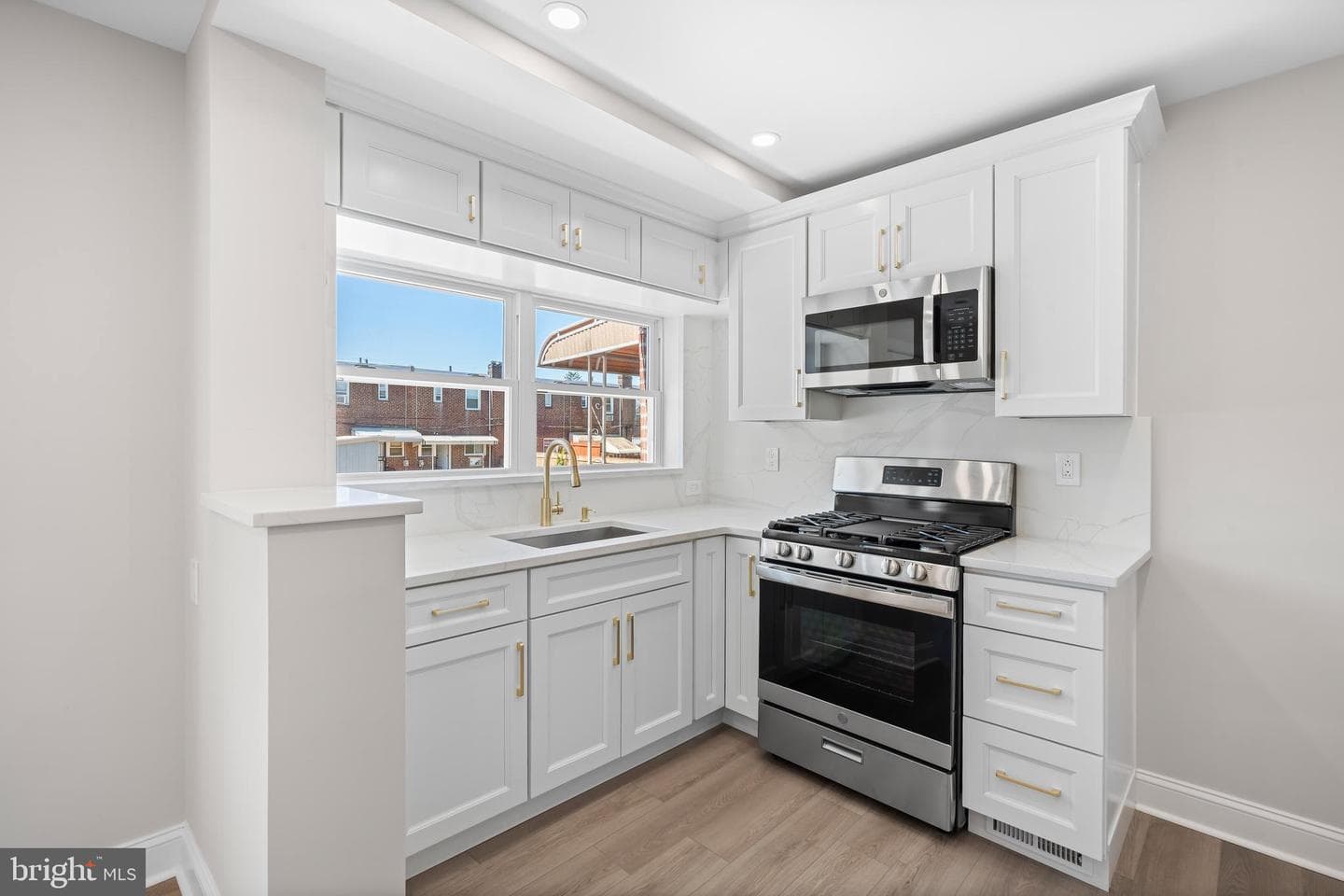 1622 E Howell Street photo 32