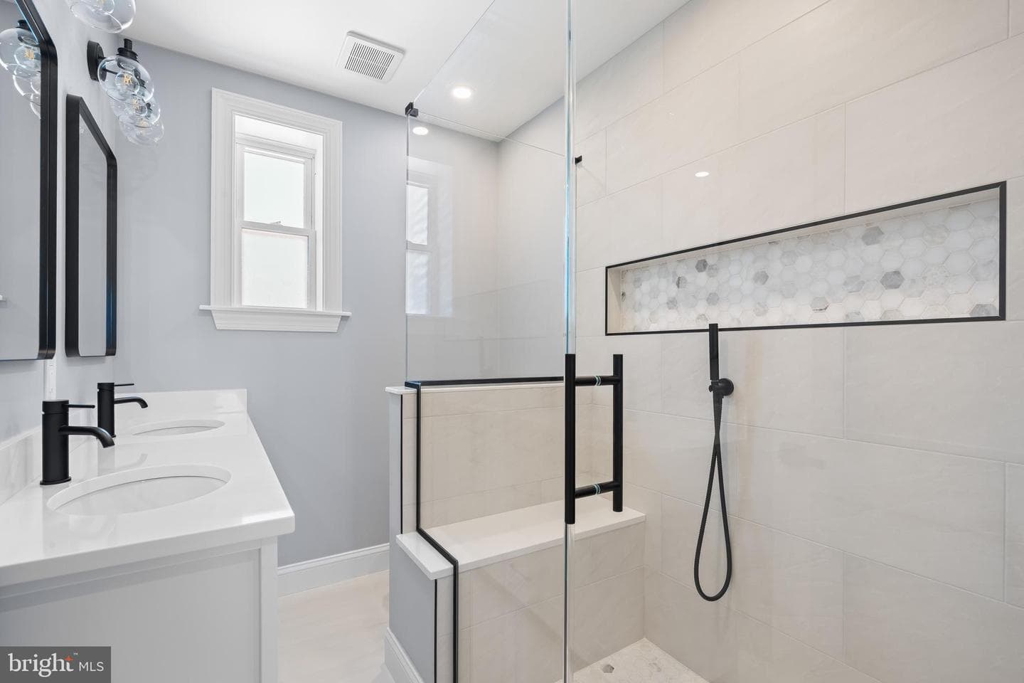 1622 E Howell Street photo 35