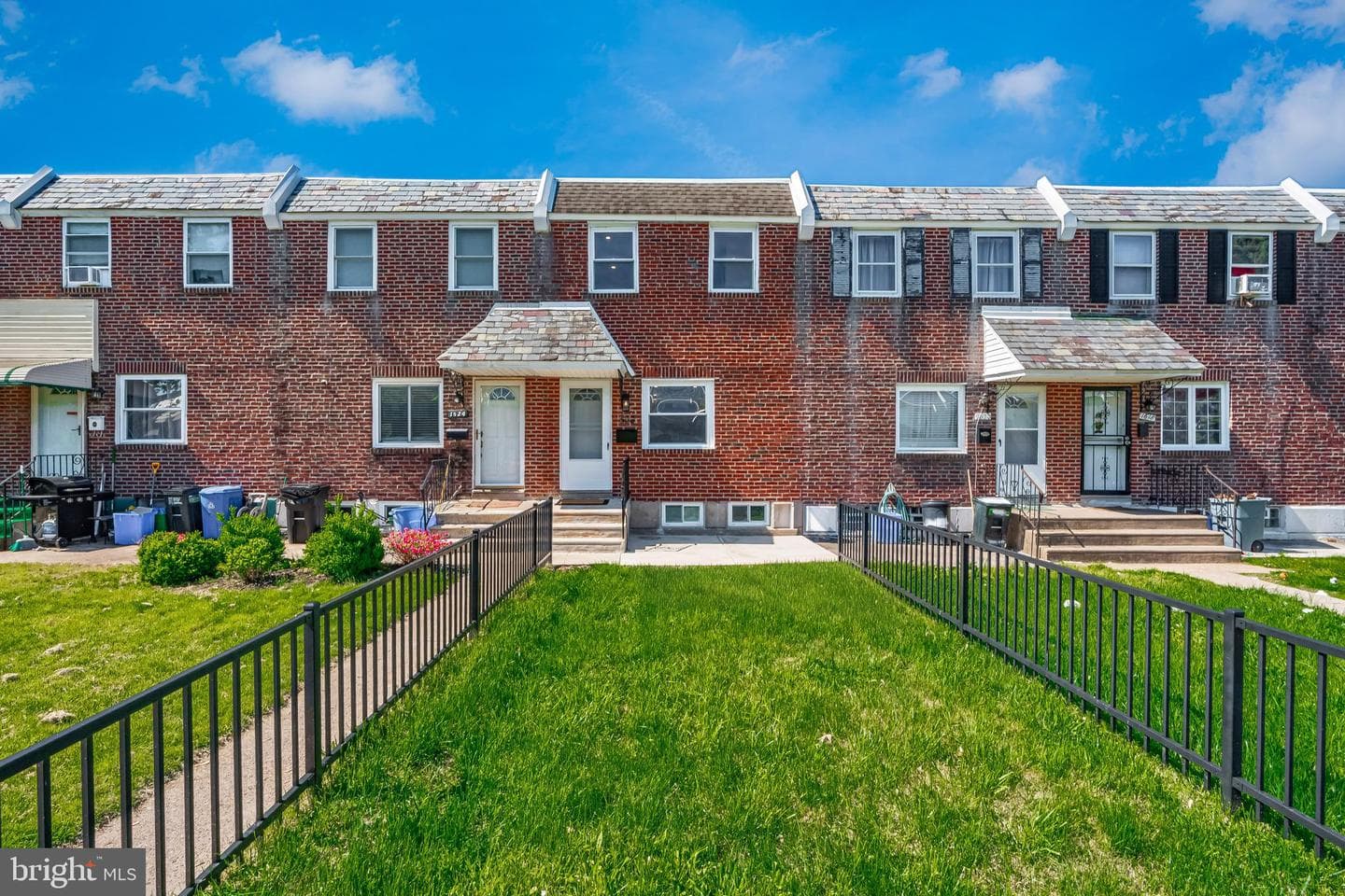 1622 E Howell Street photo 4