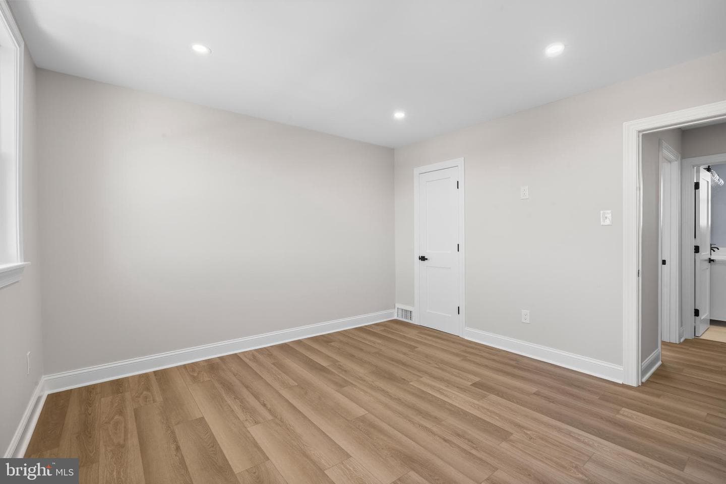1622 E Howell Street photo 41