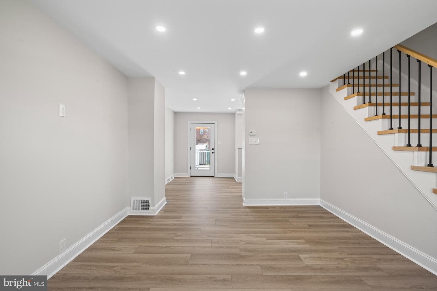 1622 E Howell Street photo 46