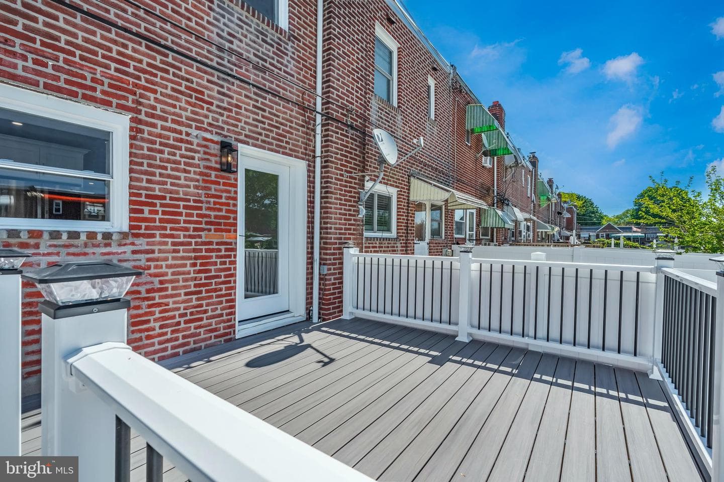 1622 E Howell Street photo 5