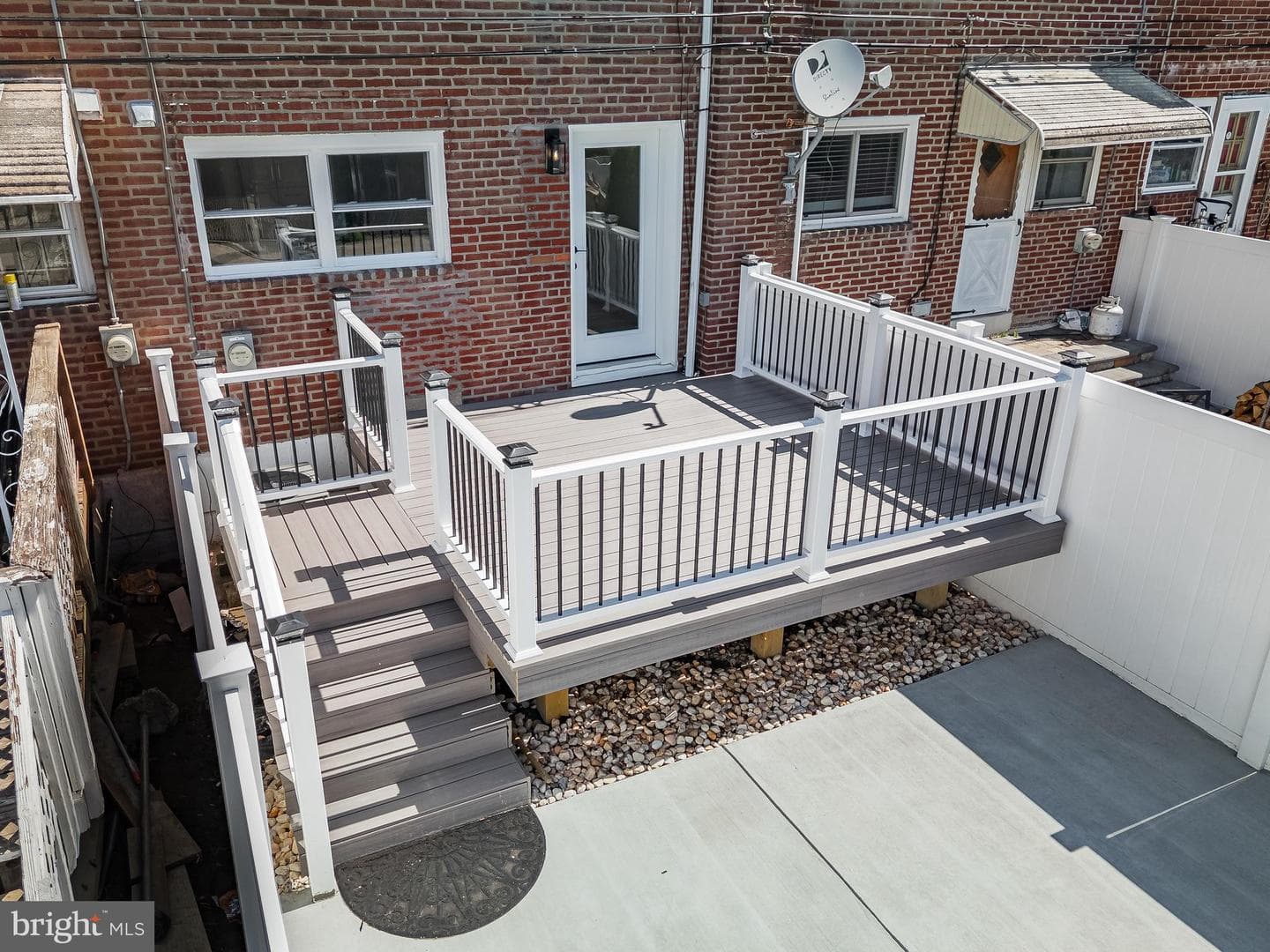 1622 E Howell Street photo 6