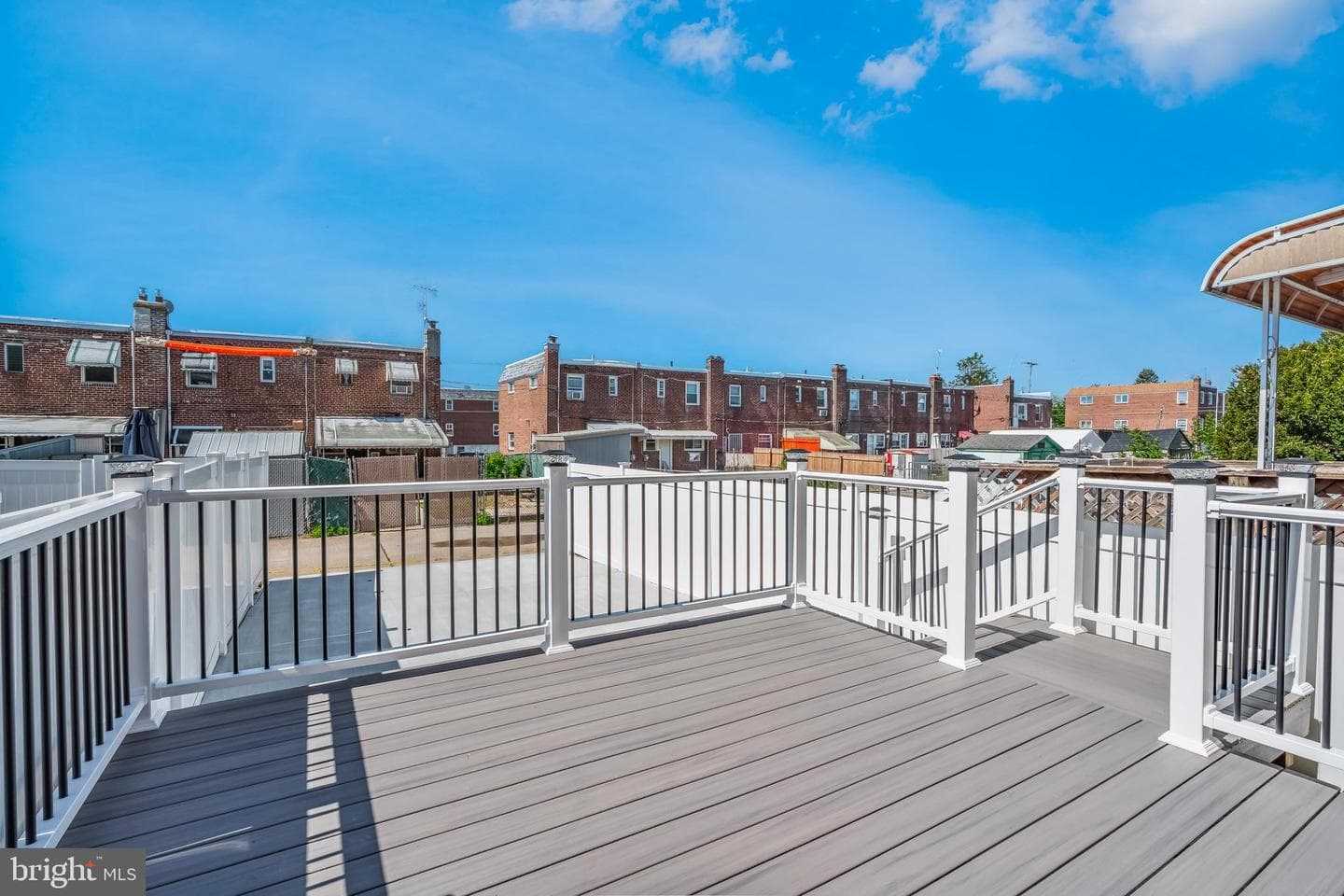 1622 E Howell Street photo 7
