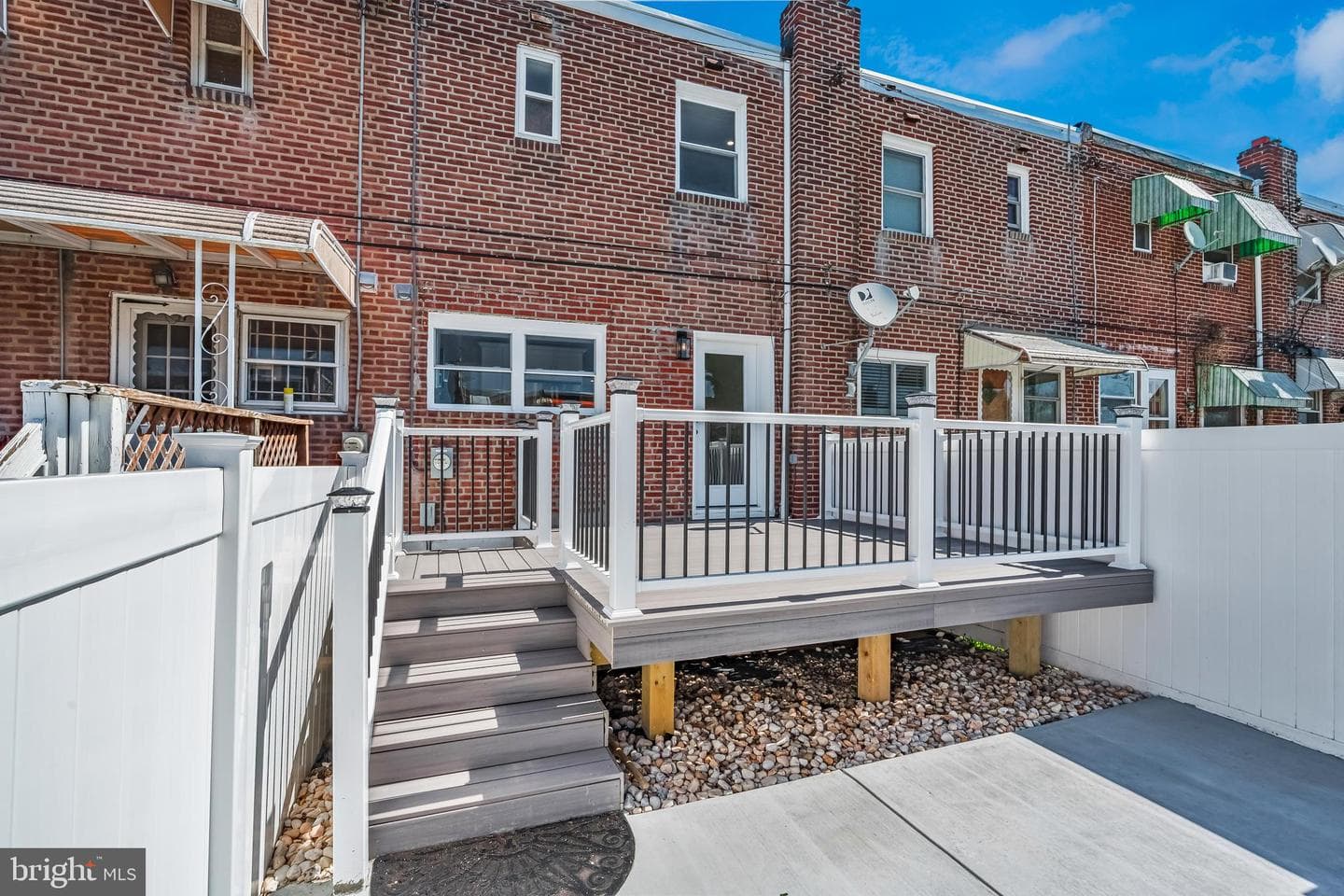 1622 E Howell Street photo 8