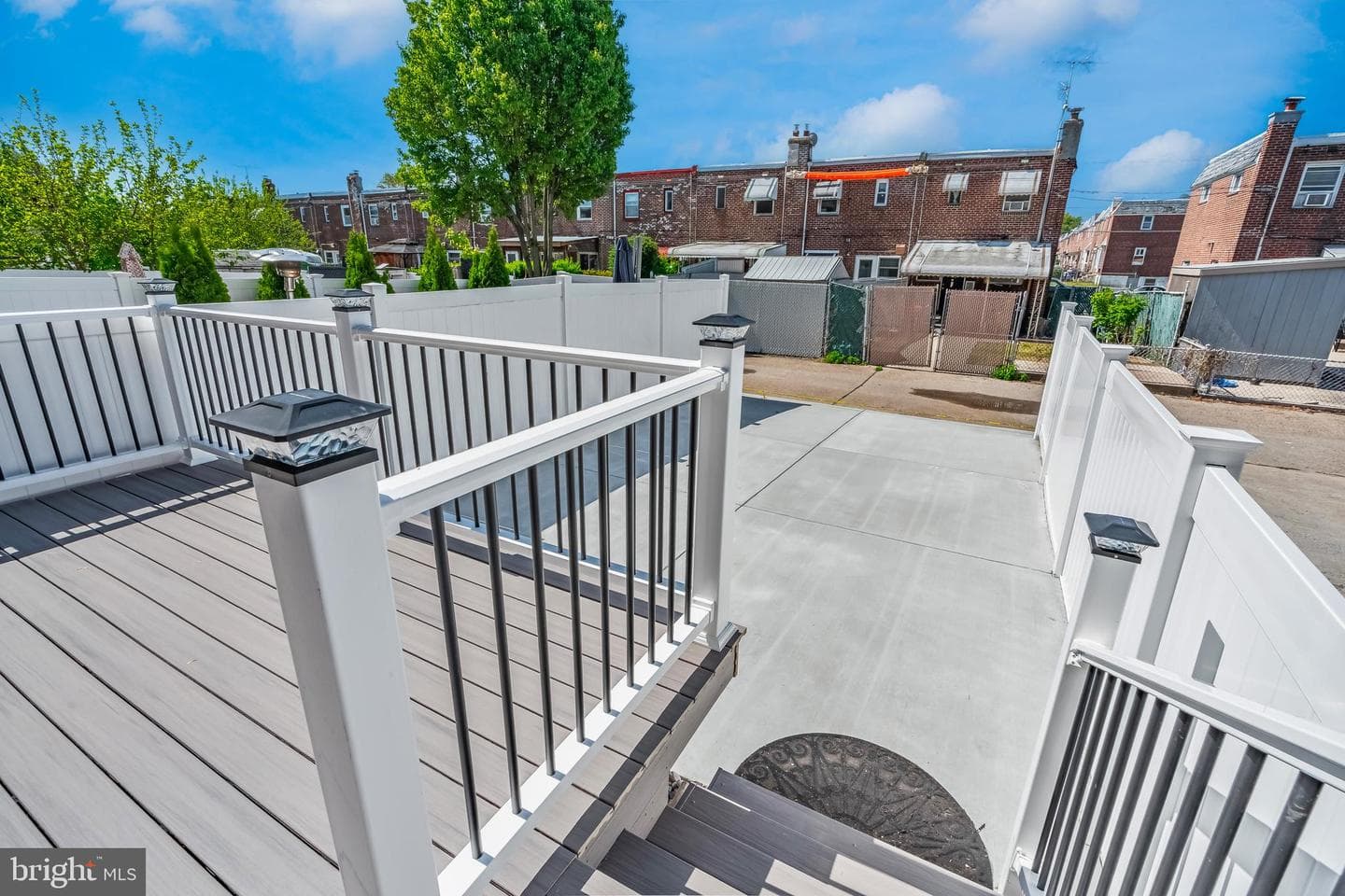 1622 E Howell Street photo 9