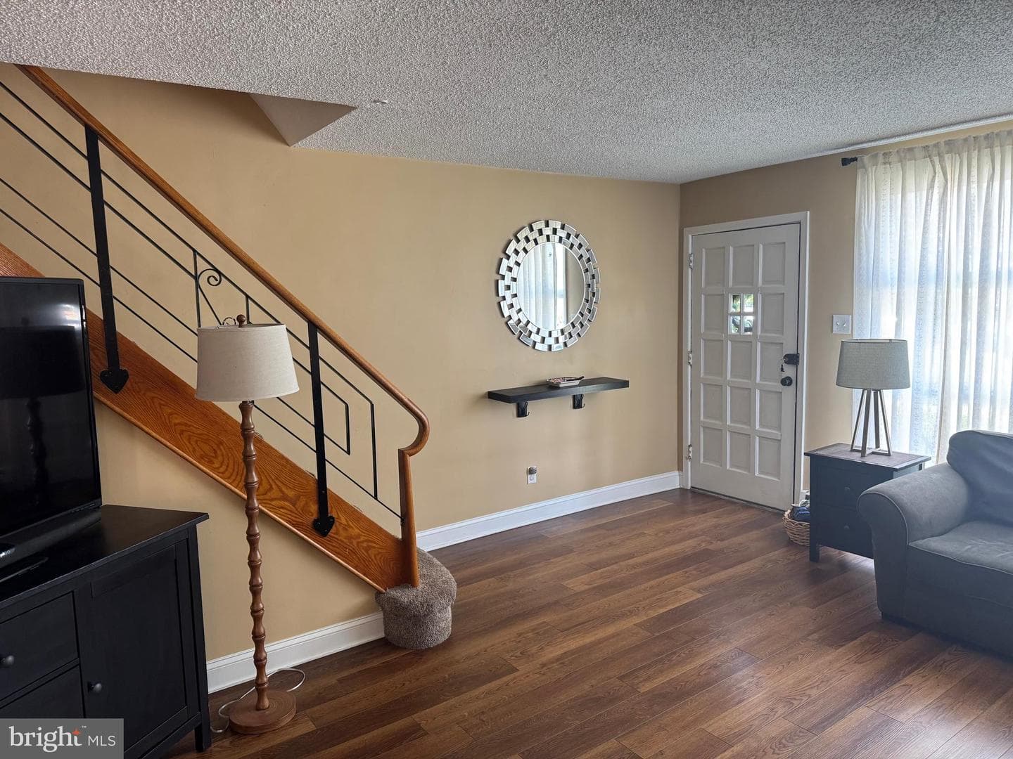 1018 Loney Street photo 3
