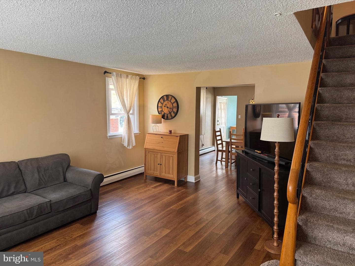 1018 Loney Street photo 4