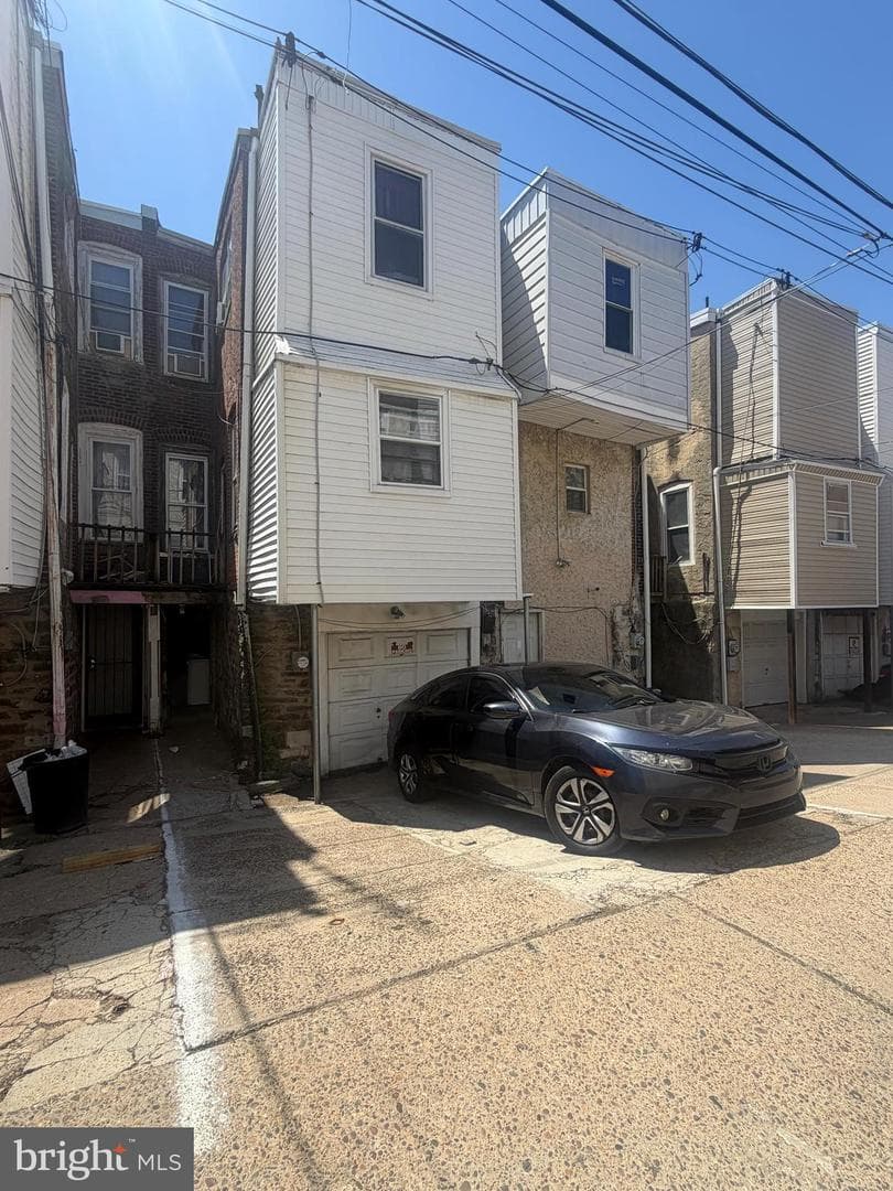 247 E Rockland Street photo 12
