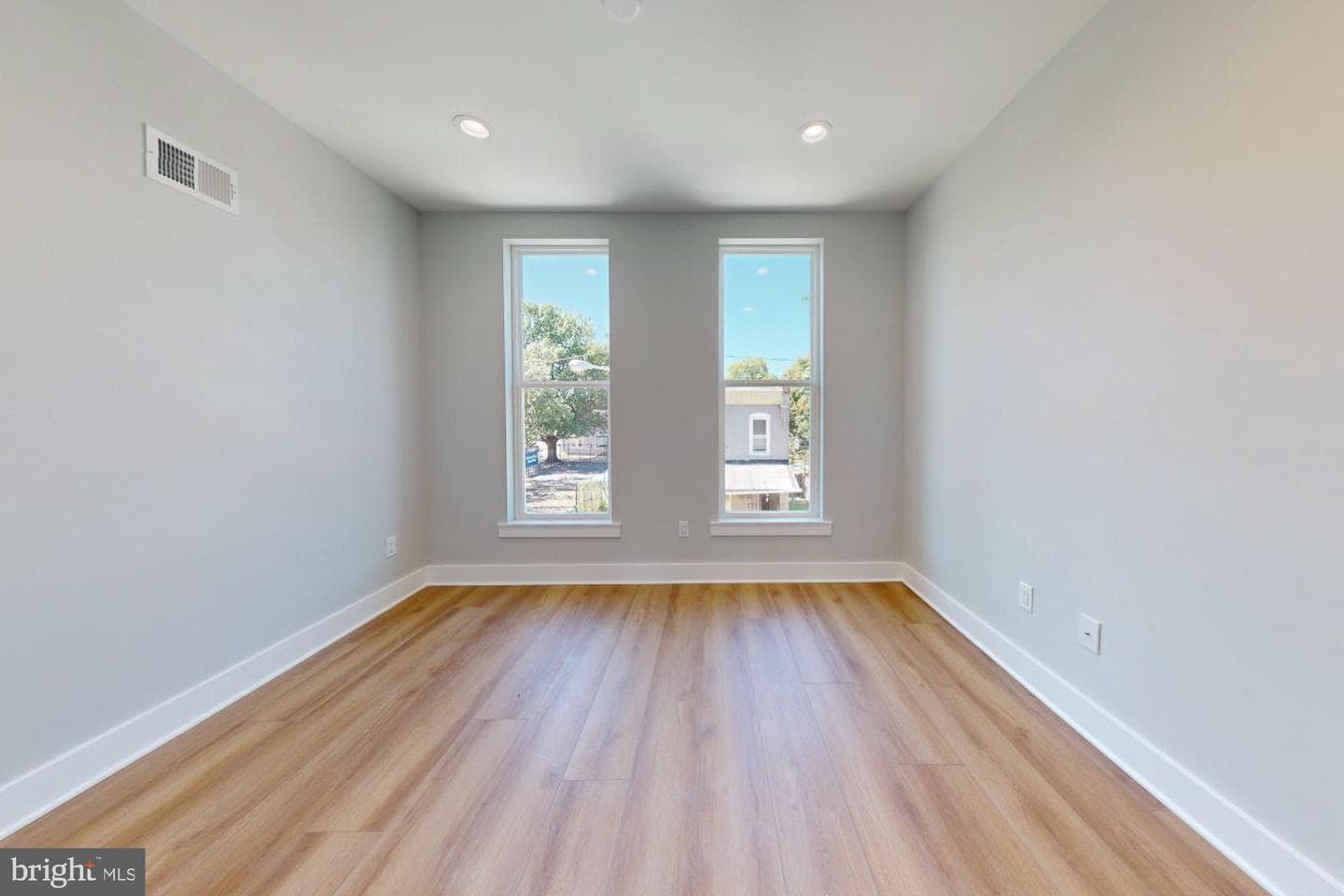 511 N Paxon Street photo 22