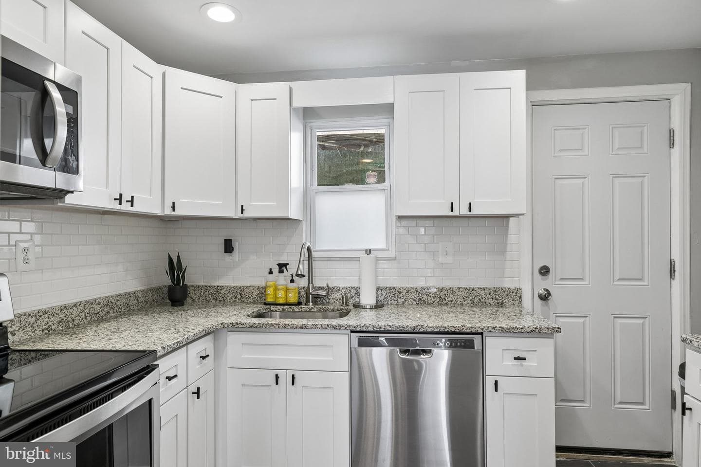 3274 Emery Street photo 13