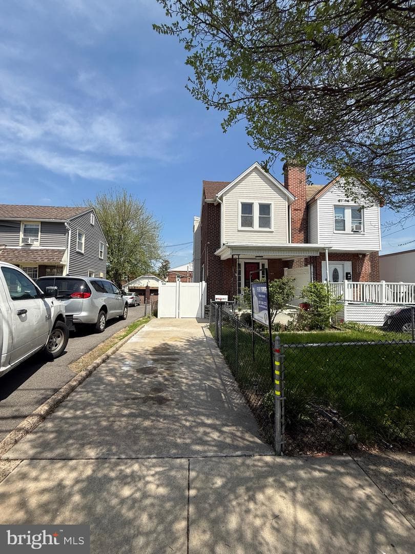 825 Rhawn Street photo 2