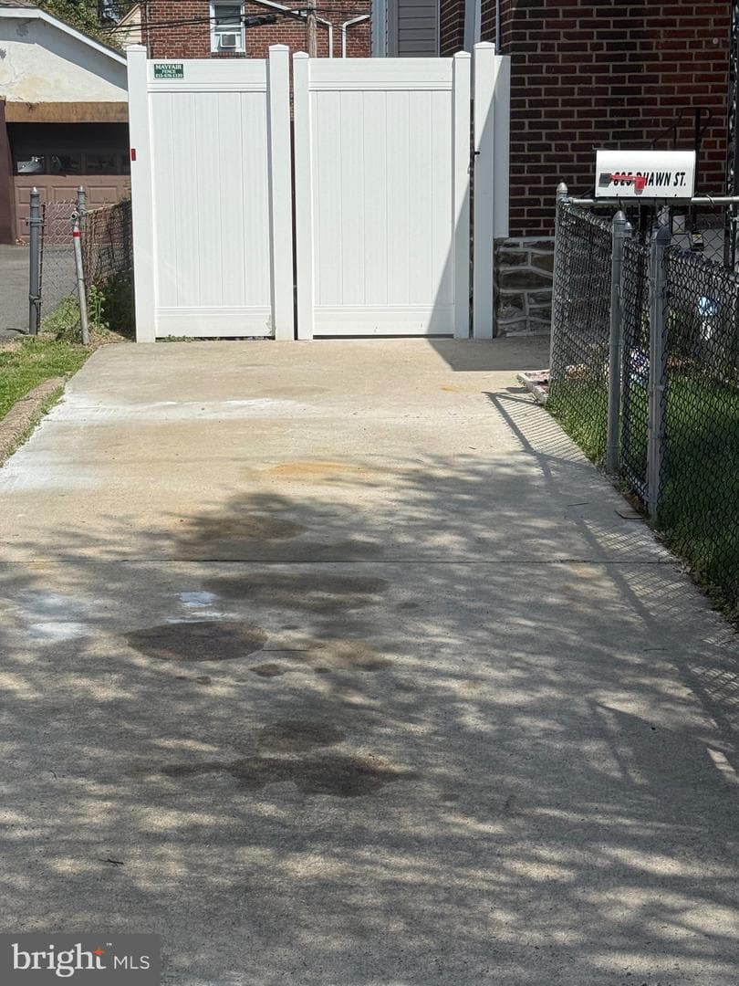 825 Rhawn Street photo 5