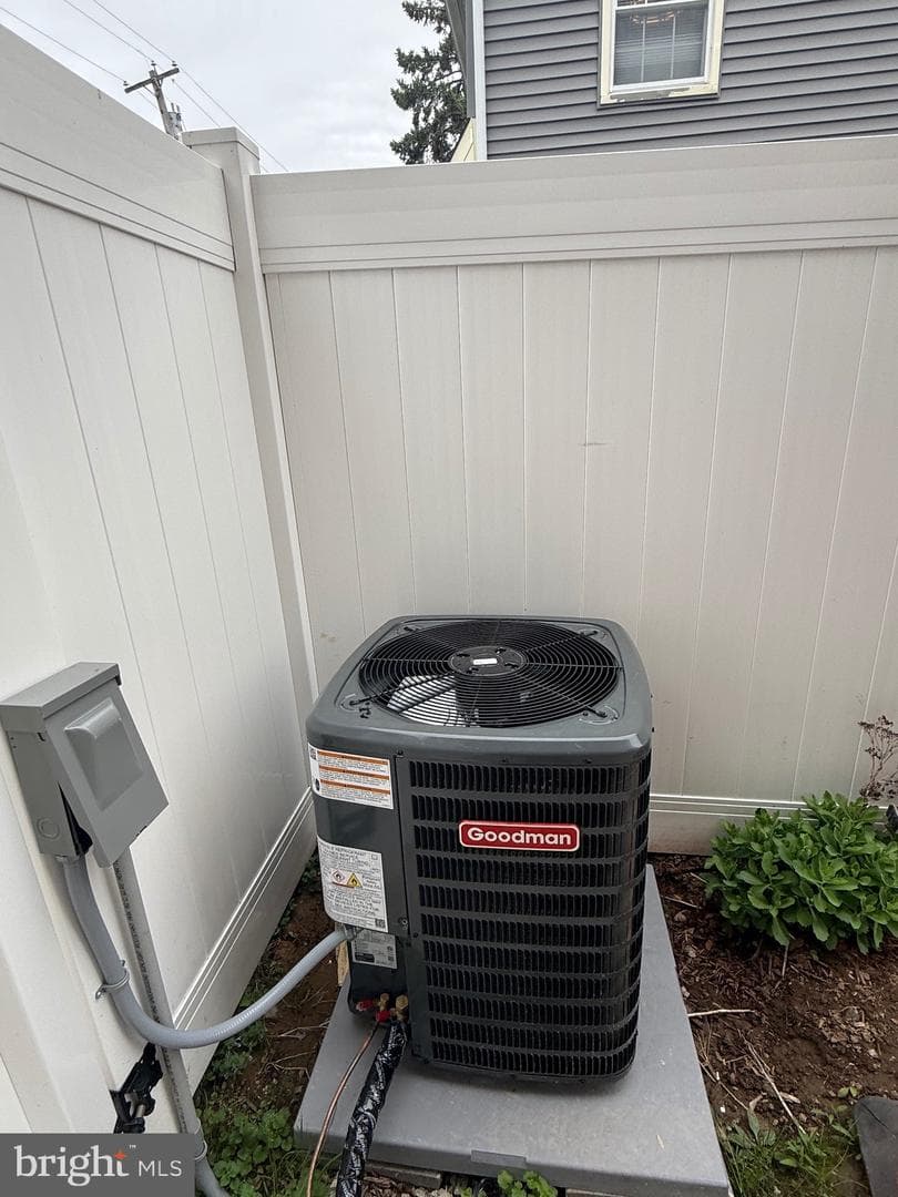 825 Rhawn Street photo 9