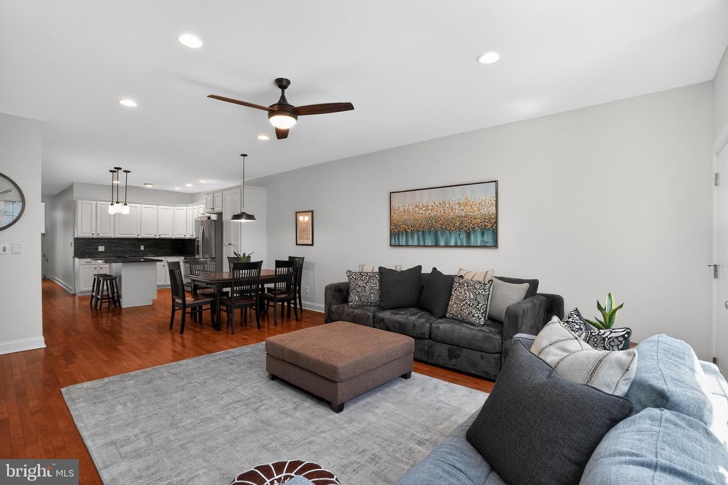 2246 Christian Street photo 10