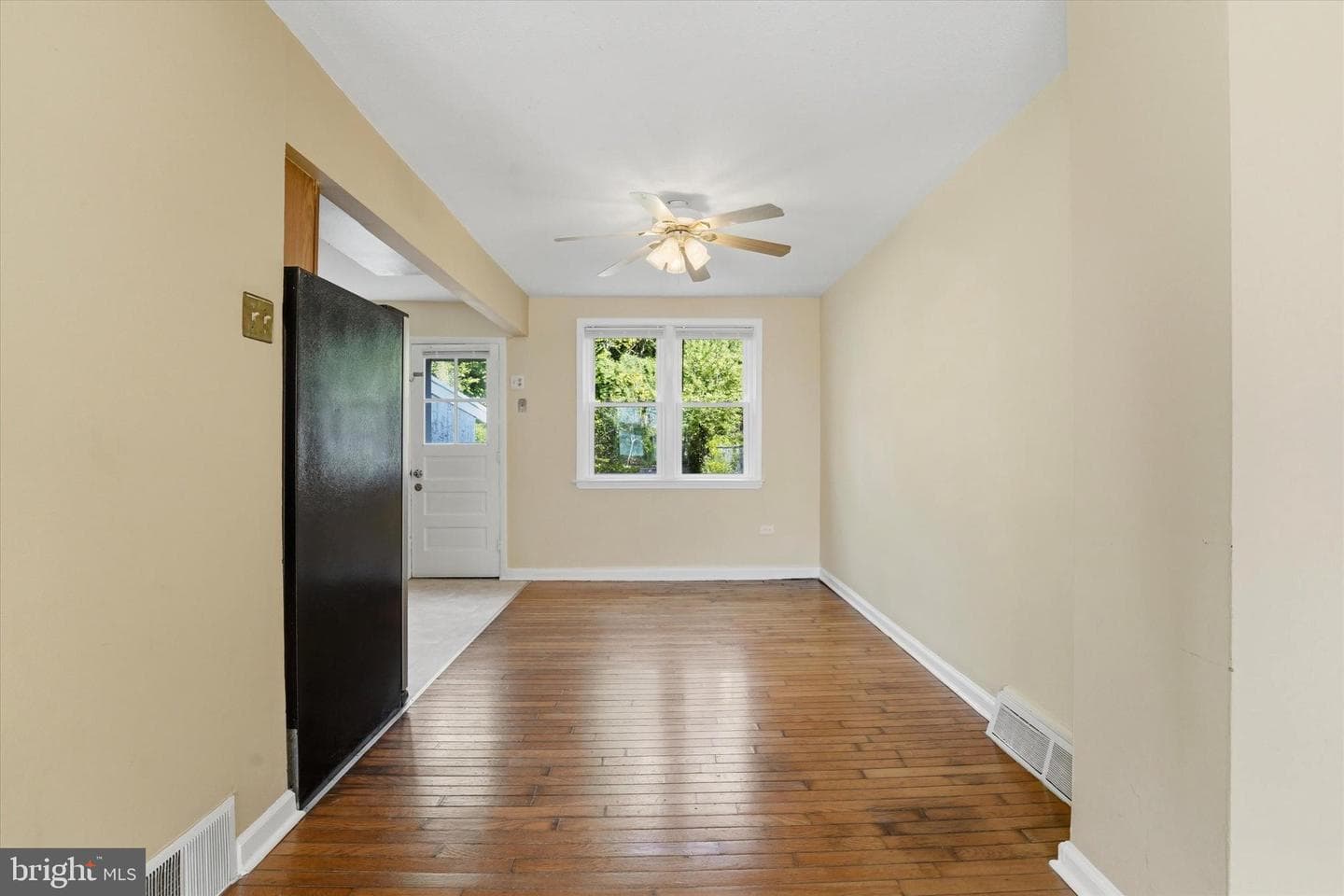 351 W Salaignac St photo 7