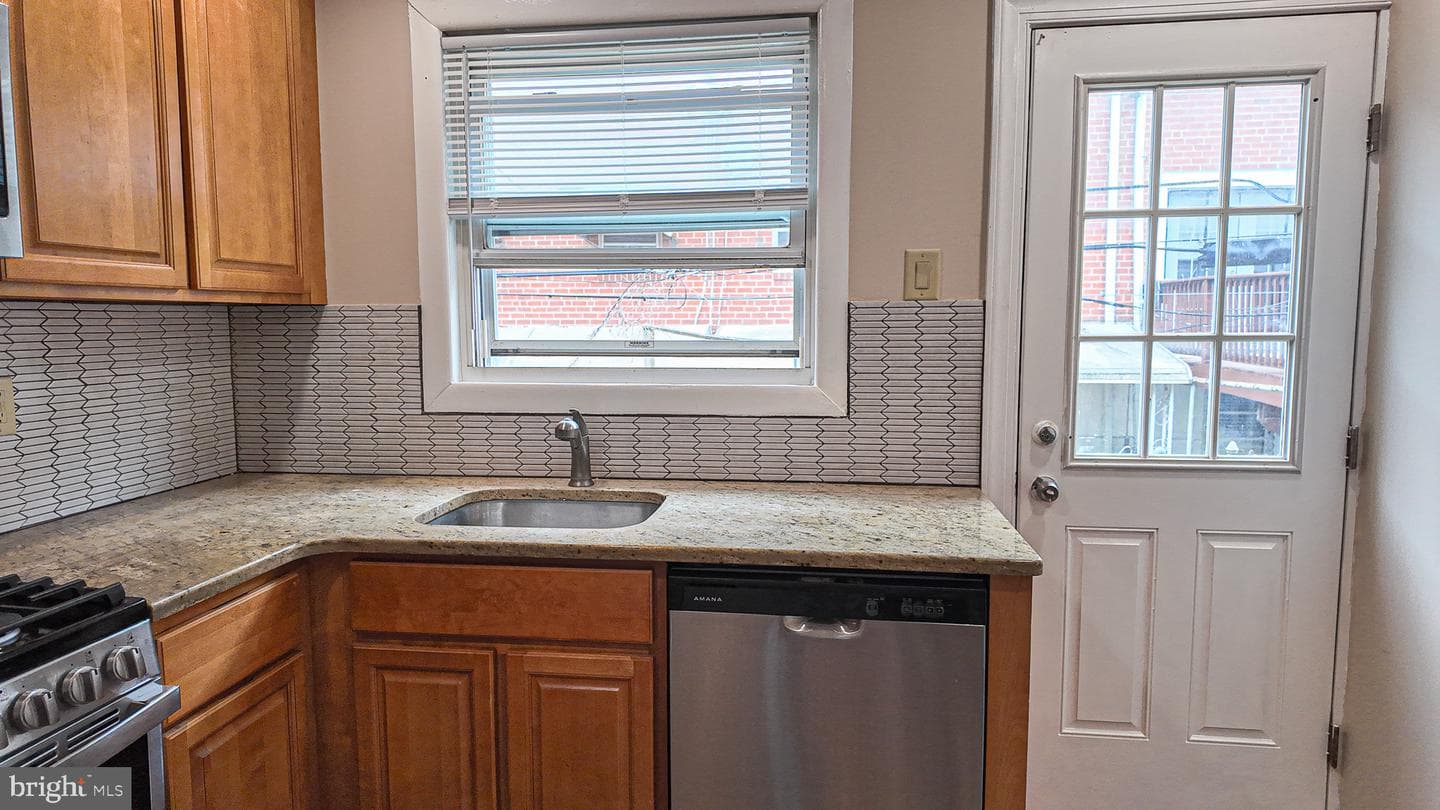 3040 Belgrade Street photo 12