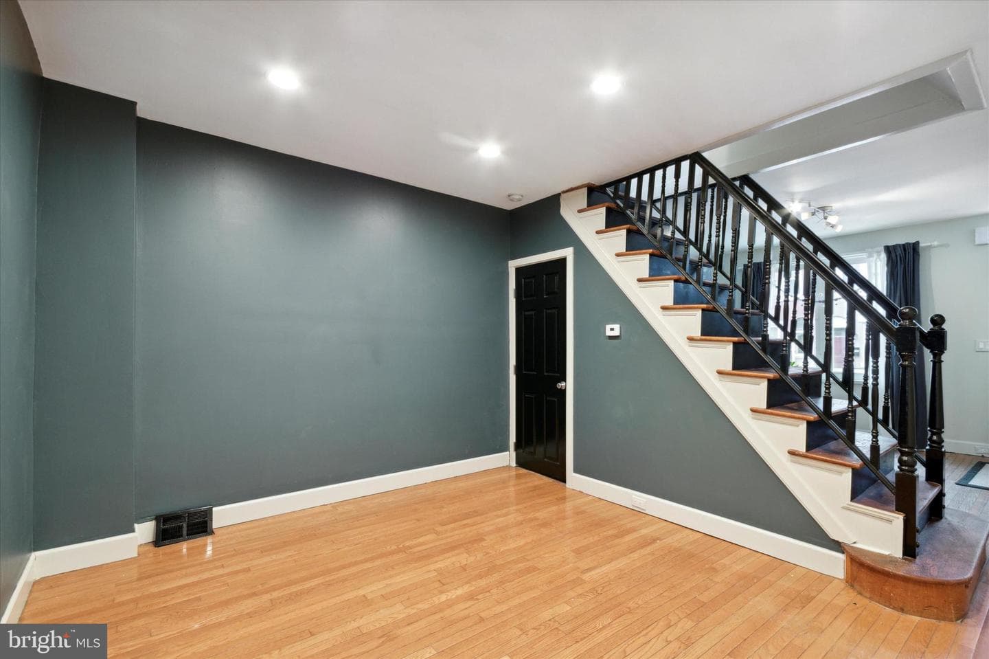 833 Almond Street photo 13