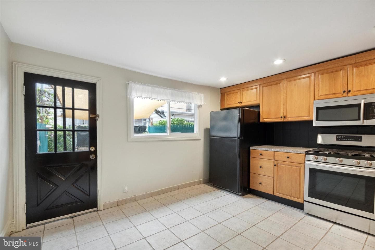 833 Almond Street photo 15