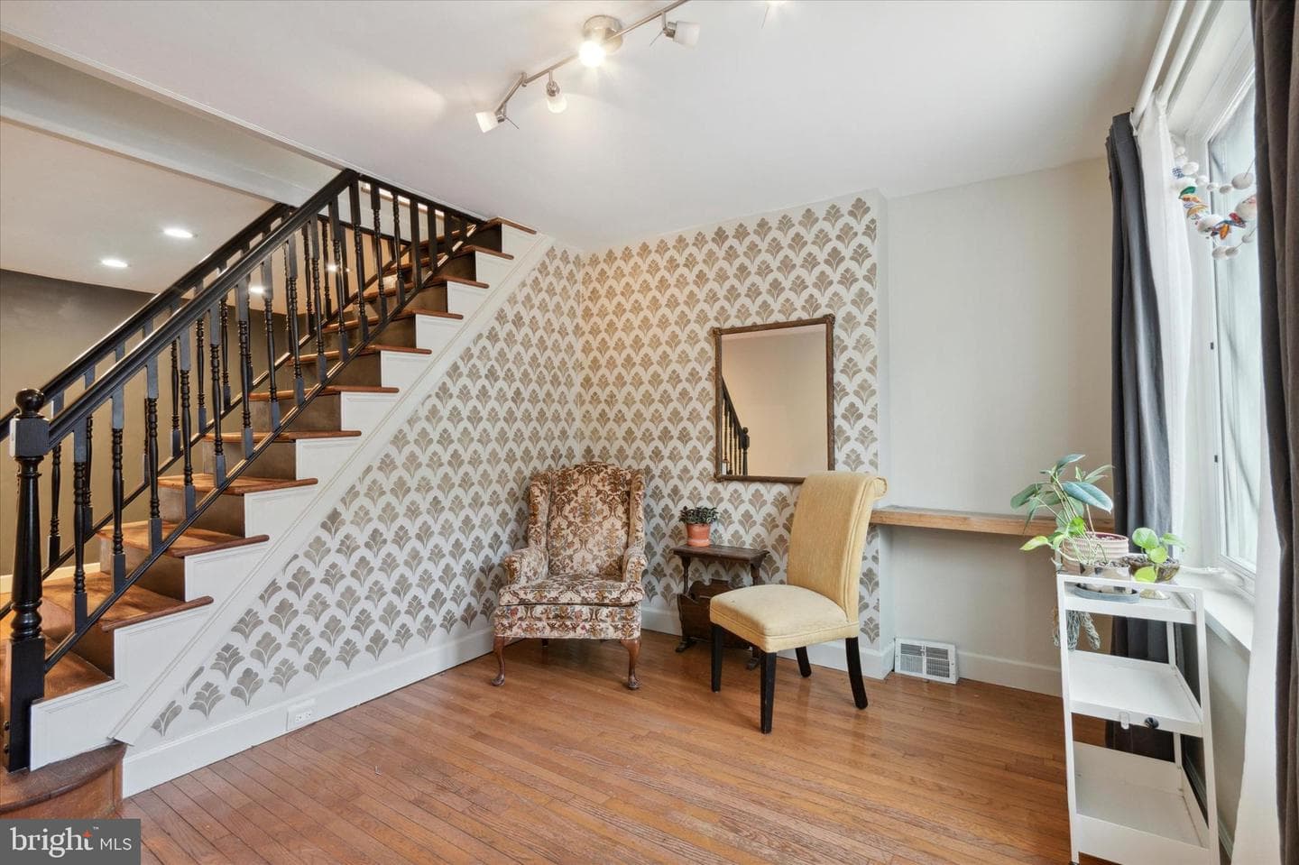 833 Almond Street photo 3