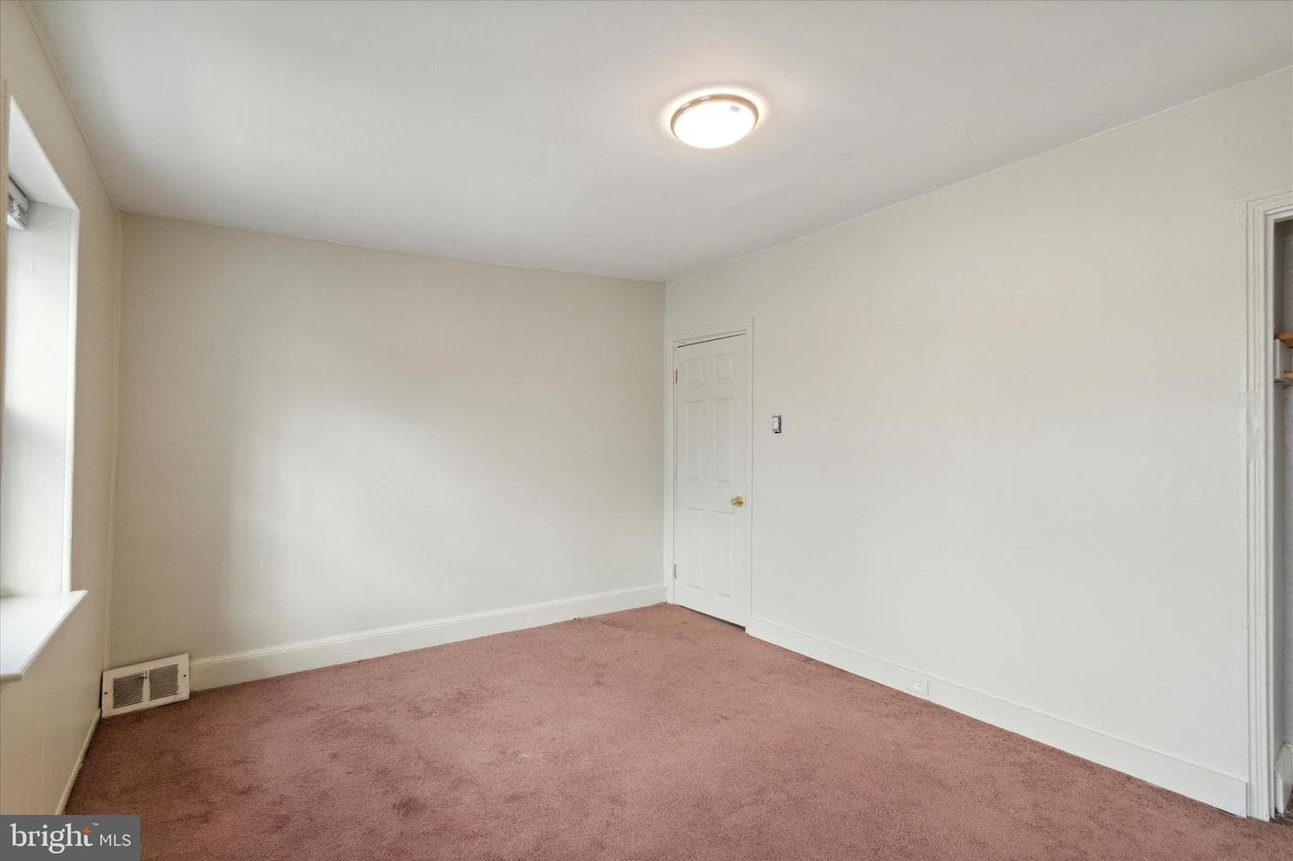 833 Almond Street photo 31