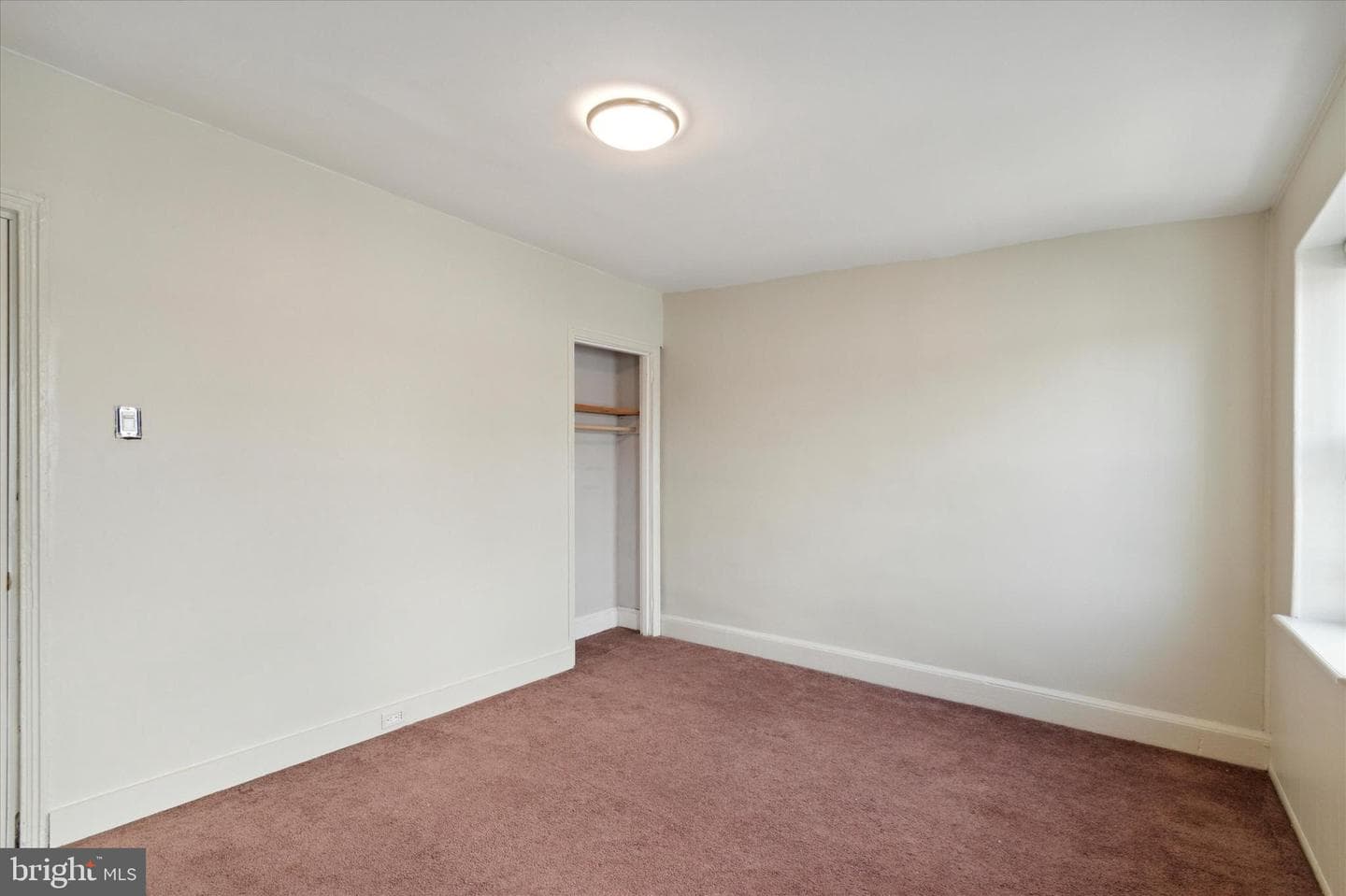 833 Almond Street photo 32