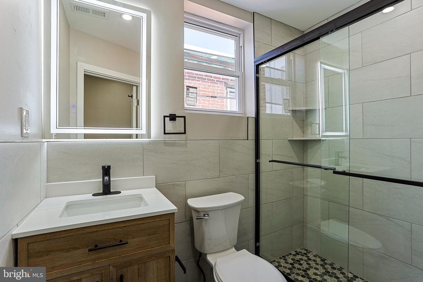 2129 E Tioga Street photo 15