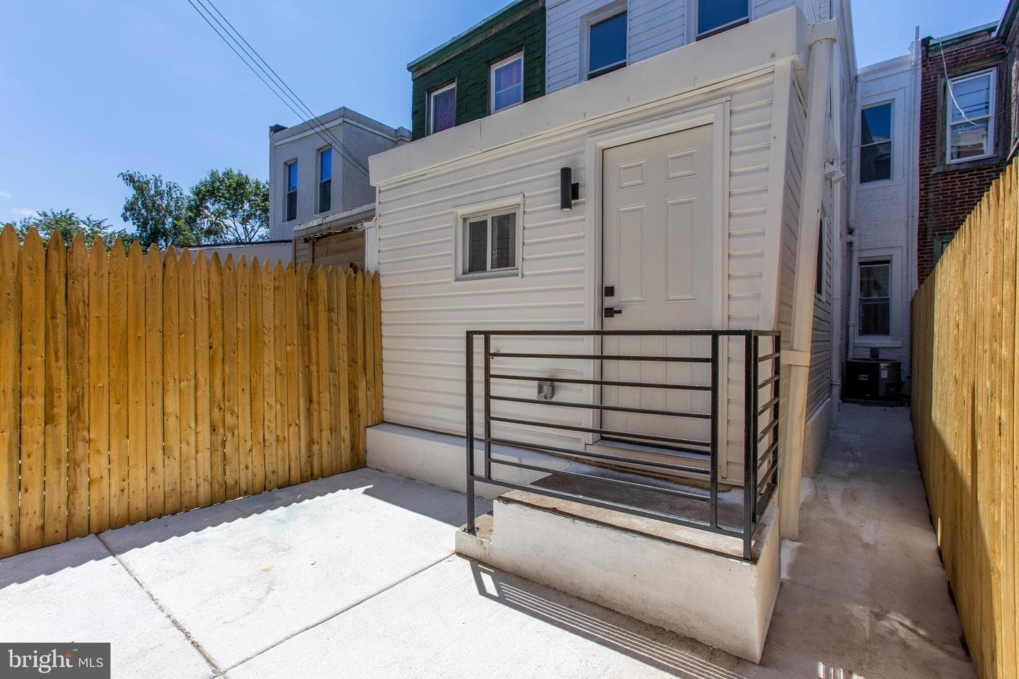 2129 E Tioga Street photo 30