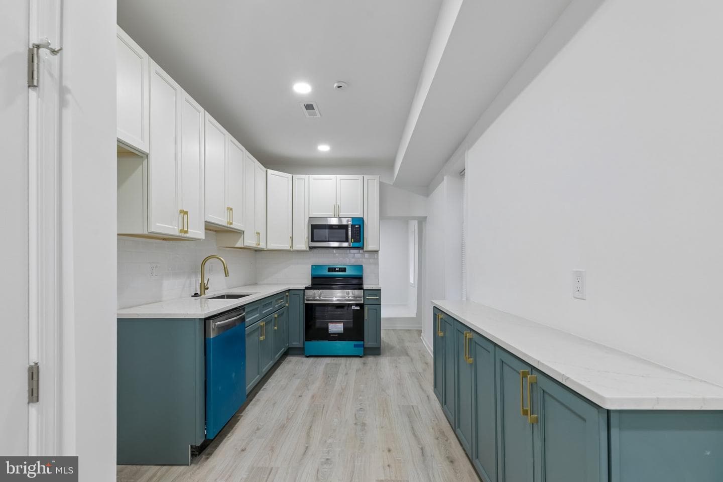 21 E Silver Street photo 10