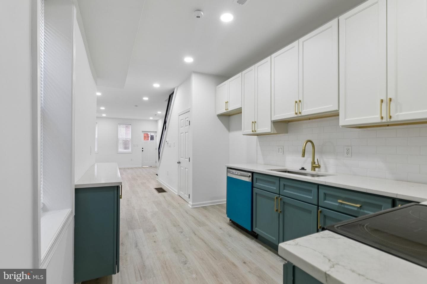 21 E Silver Street photo 11