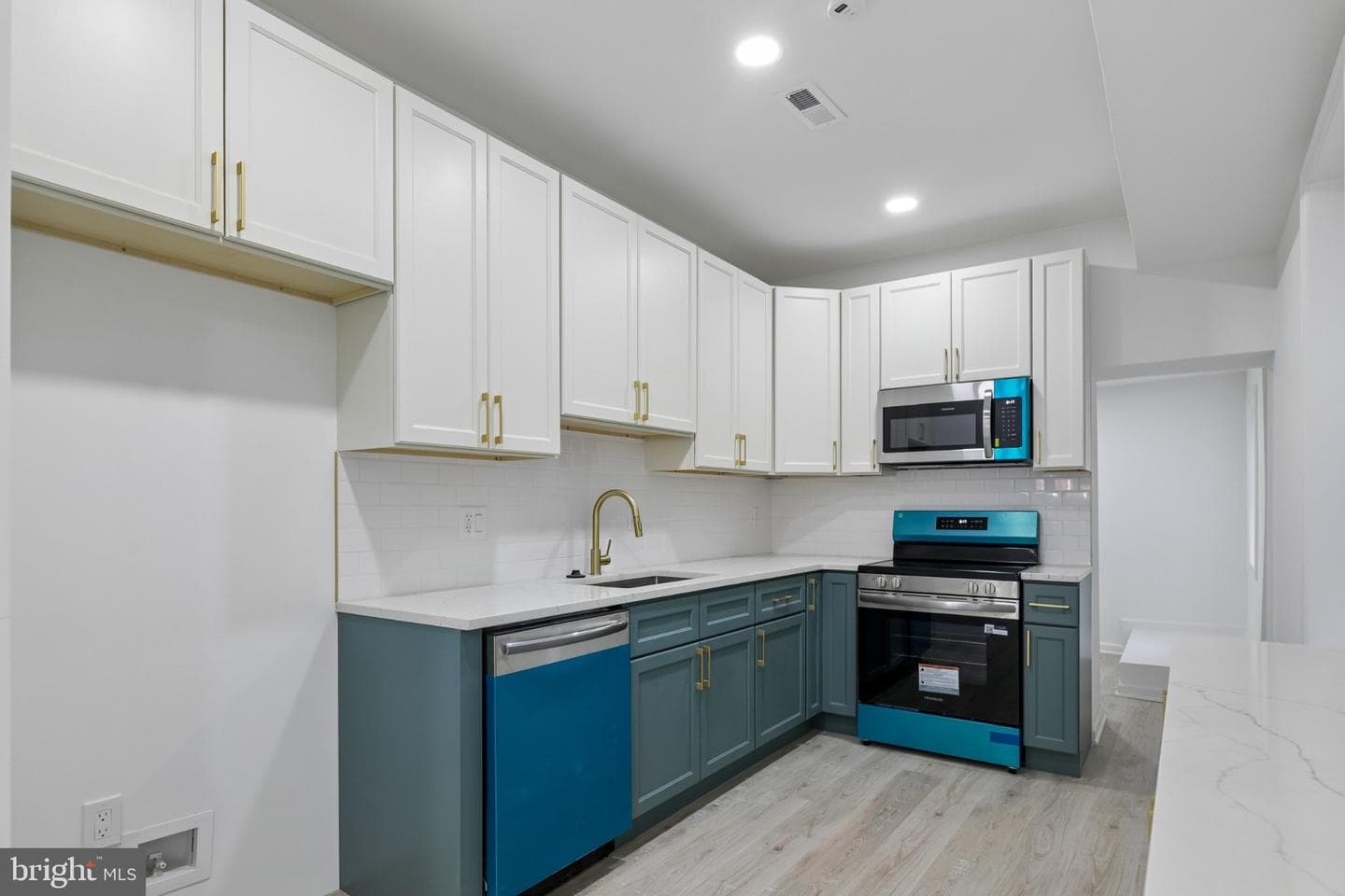 21 E Silver Street photo 12