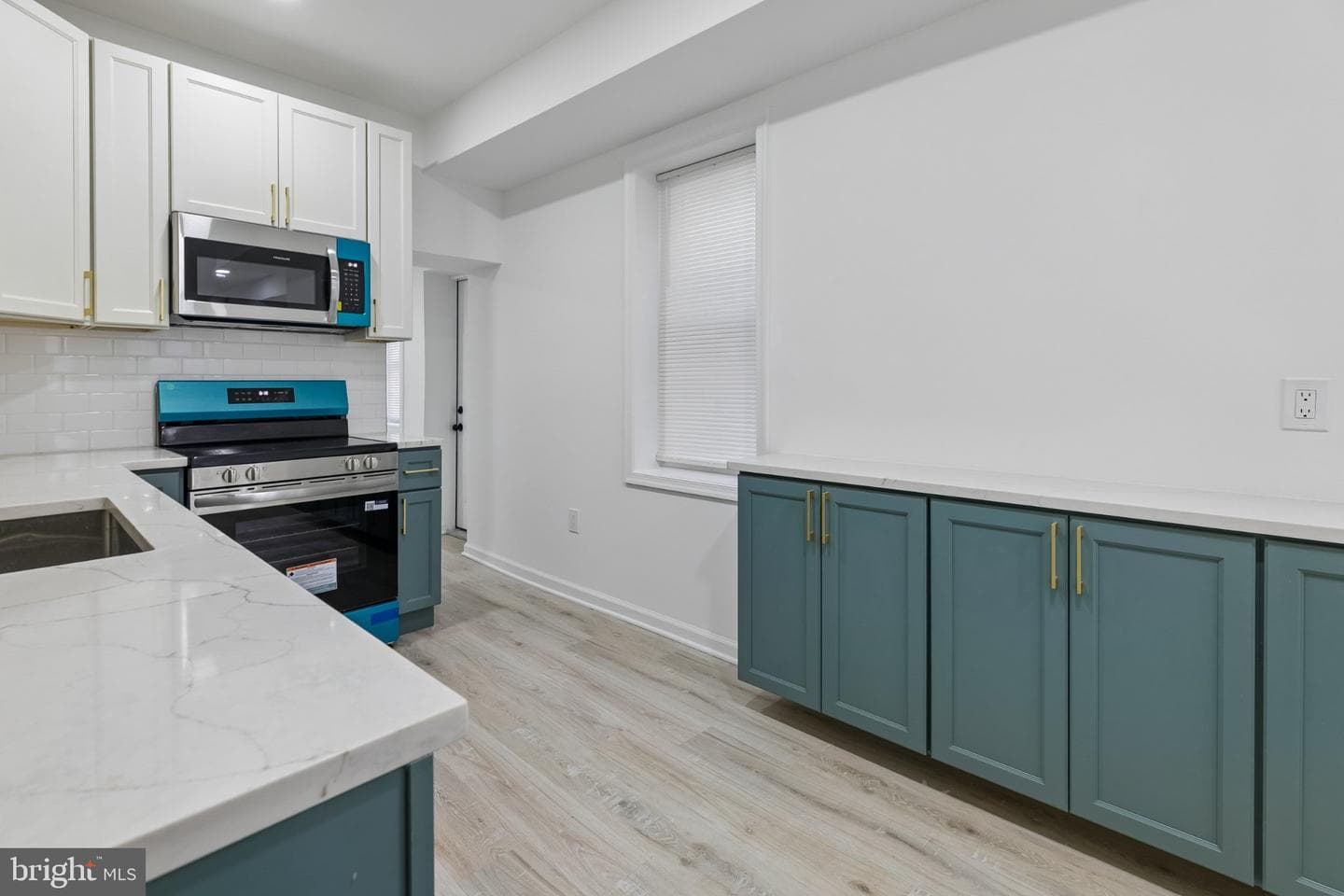 21 E Silver Street photo 13