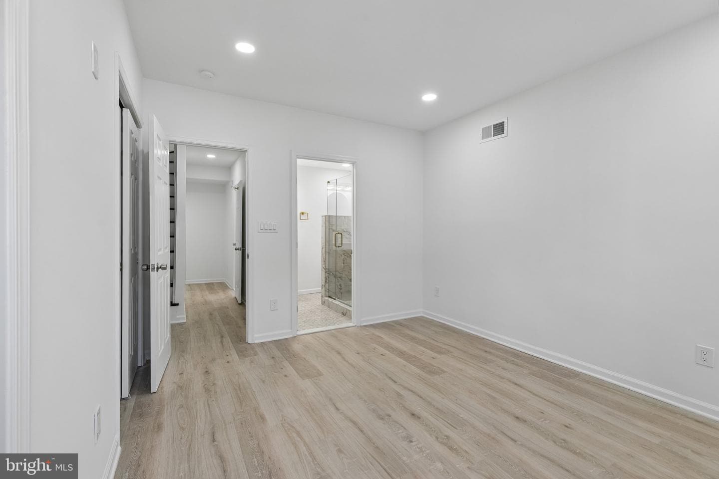 21 E Silver Street photo 21