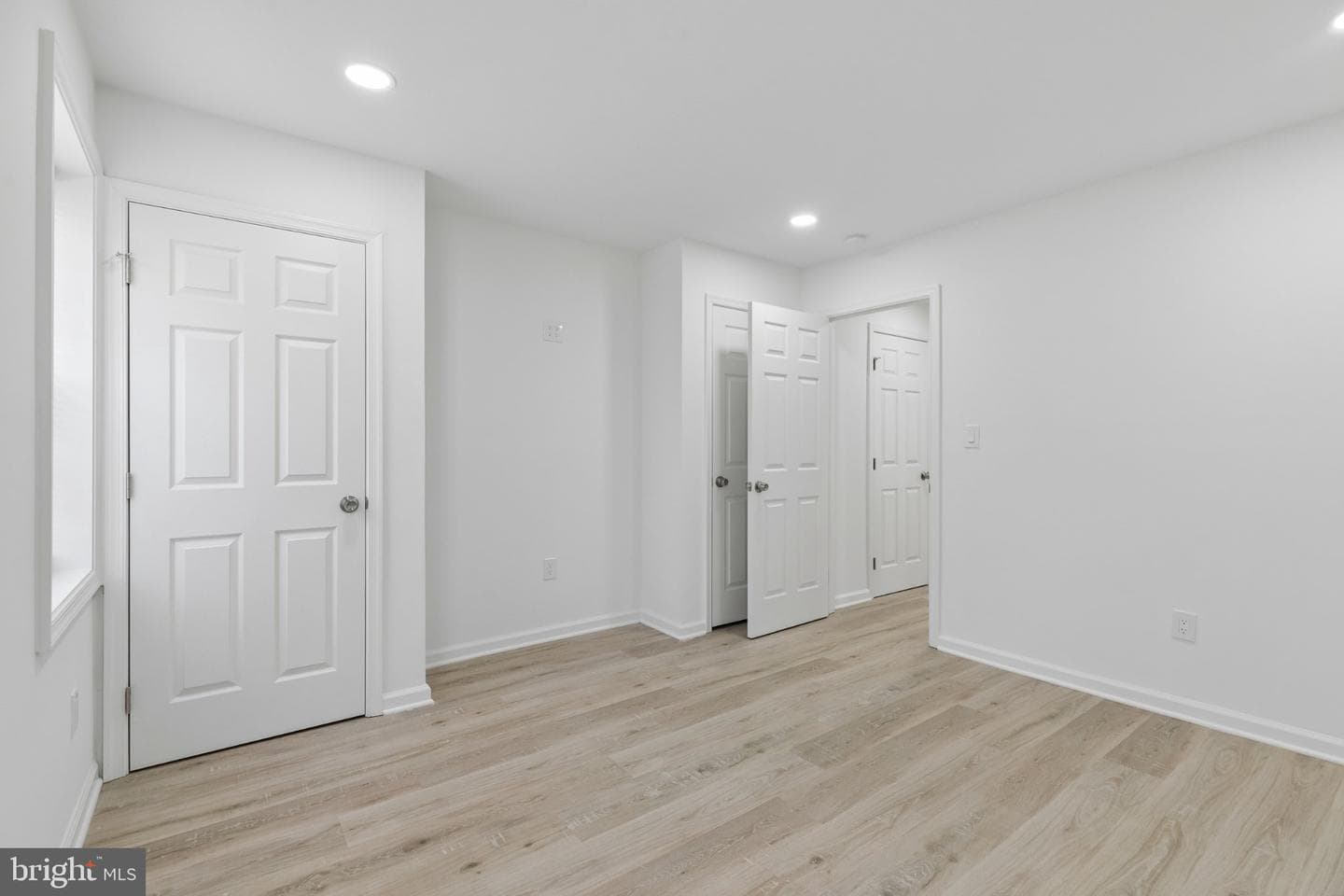 21 E Silver Street photo 22