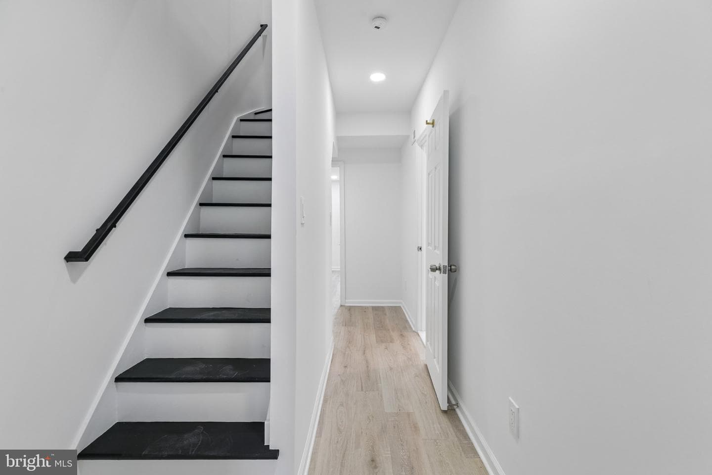 21 E Silver Street photo 29