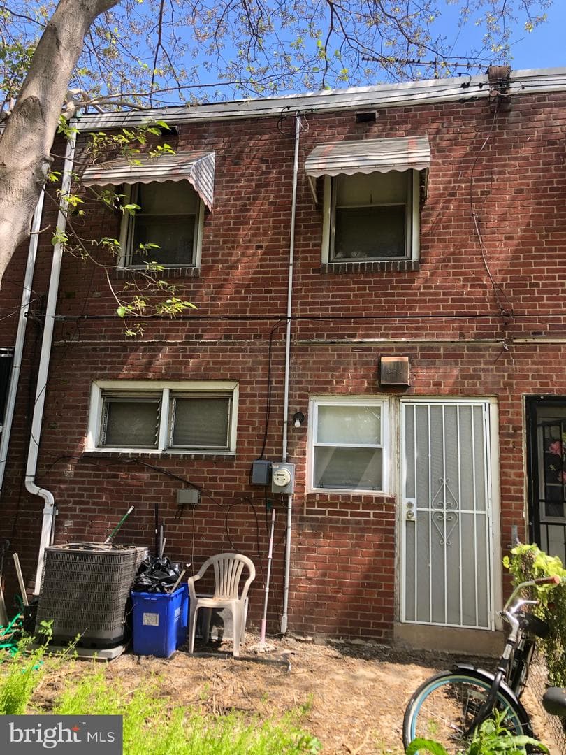 2502 S Alden Street photo 30