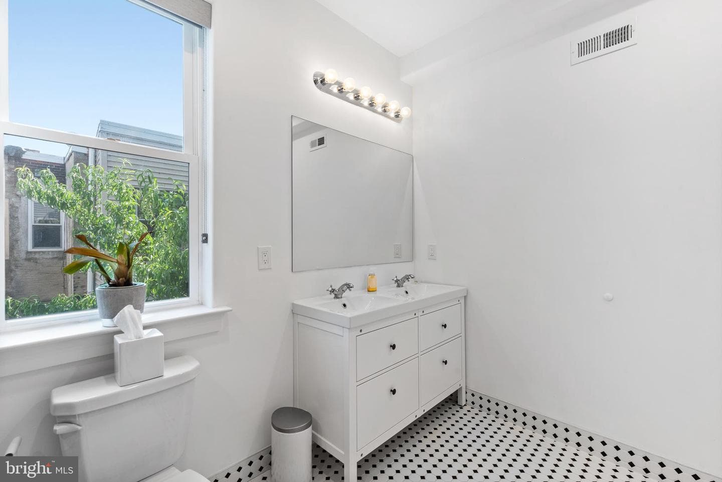 3024 Titan Street photo 10