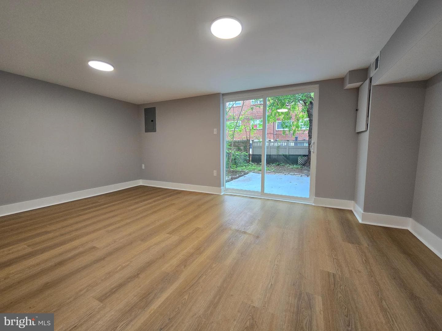 1327 Kings Place photo 25