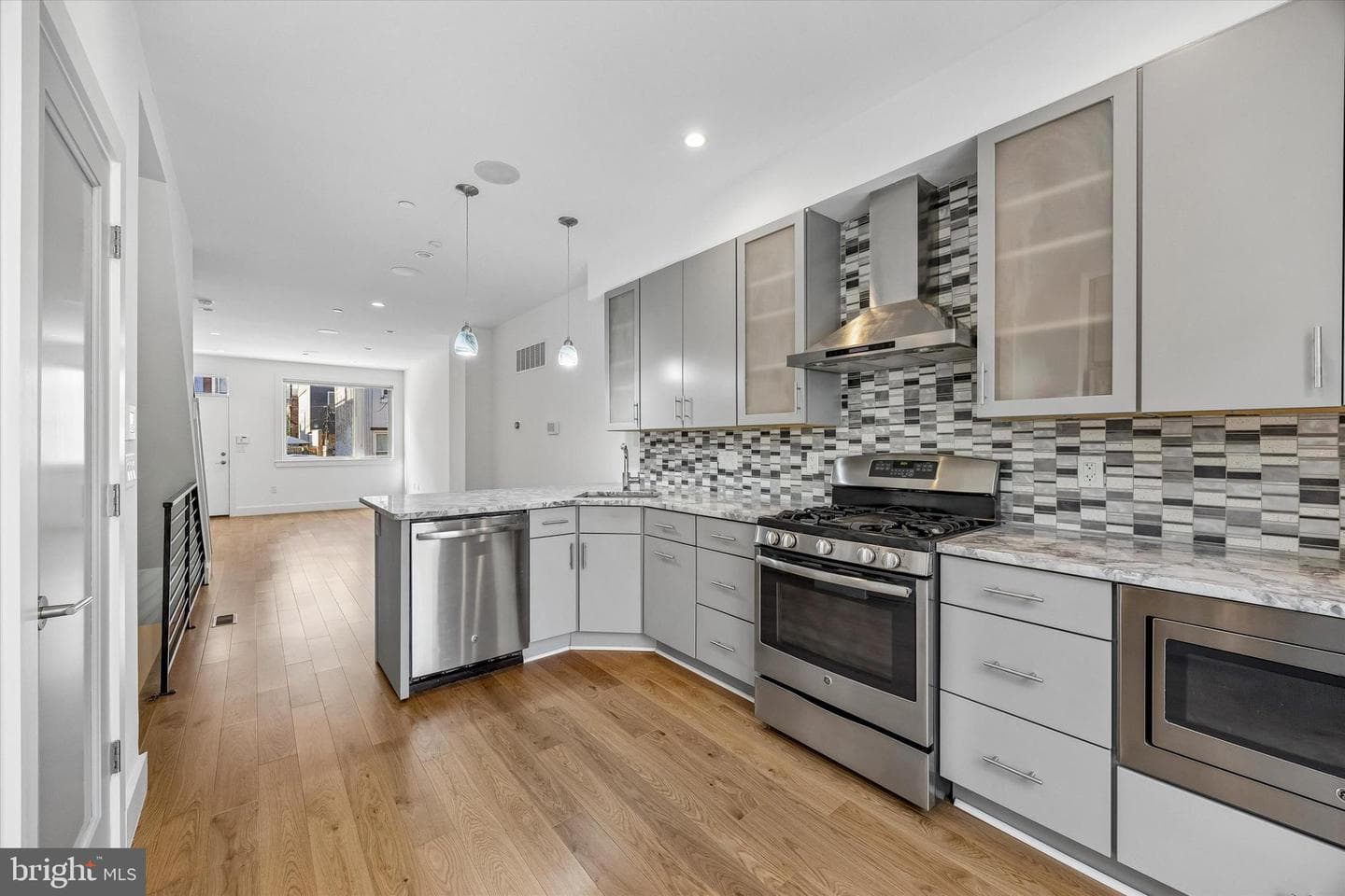405 Greenwich Street photo 11